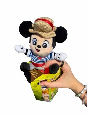 NEW Disney Parks Shimmer Wishables World Showcase Series 1 - Mickey